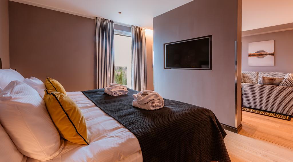 Suite,435311676:JPEG