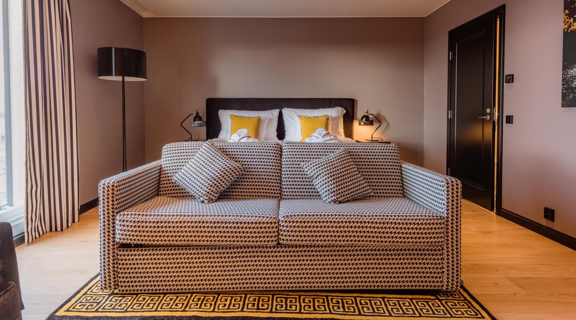 Family Room,825644090:JPEG